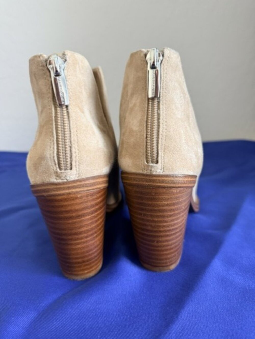 Vince Camuto Gigietta Suede Split-V Ankle Booties in Tan/Beige, Size 8 - Picture 9 of 12